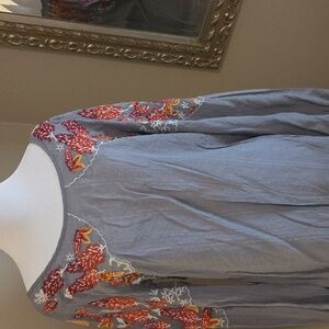 Sundance LIKE NEW gray & rust embroidered top size medium.